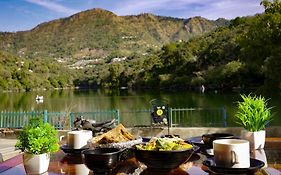 Hidden Lake By Vista Stays